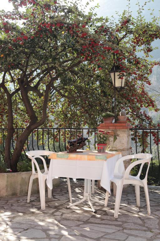 Auberge Les Gorges Du Loup Tourrettes-sur-Loup Esterno foto